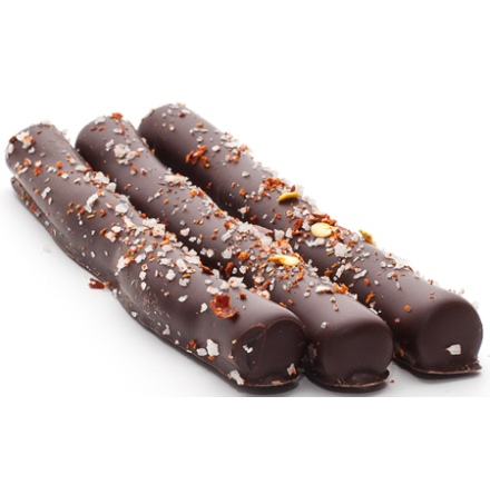 Saltlakritsstänger doppade i mörk choklad med chiliflakes - Lakritsfabriken Ramlösa