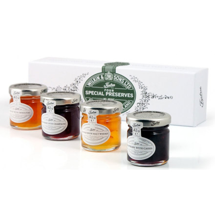 Presentfrpackning med apelsingmarmelad/maltwhiskey, hallonsylt/svartvinbr, aprikos/armagnac & jordgubbssylt/champage - Tiptree