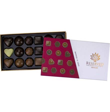 Presentask med 18 st chokladpraliner – ljus, mörk & vit choklad – Reserved Chocolate